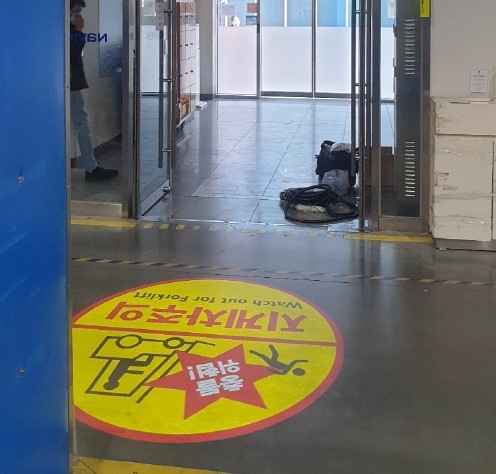 지게차충돌주의23